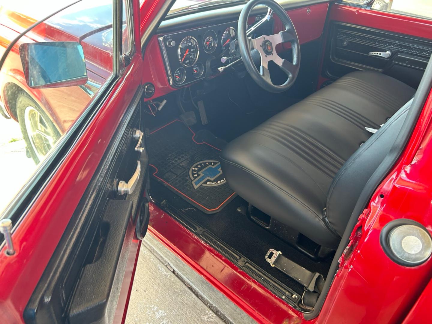 1972 Red Chevrolet C10 (CCE142A1201) , Automatic transmission, located at 1687 Business 35 S, New Braunfels, TX, 78130, (830) 625-7159, 29.655487, -98.051491 - 580 Horse Power - Photo#5